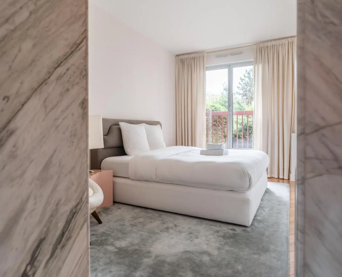 Luxury Apartment On Canal Saint Martin 파리