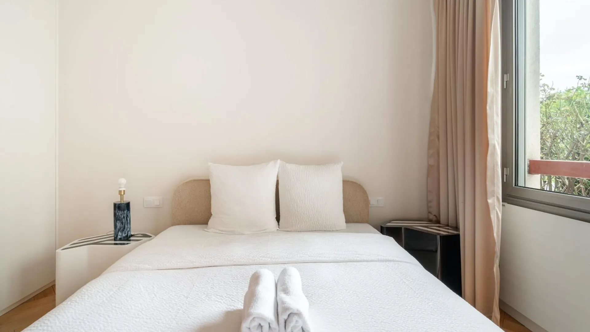 Luxury Apartment On Canal Saint Martin 파리 프랑스