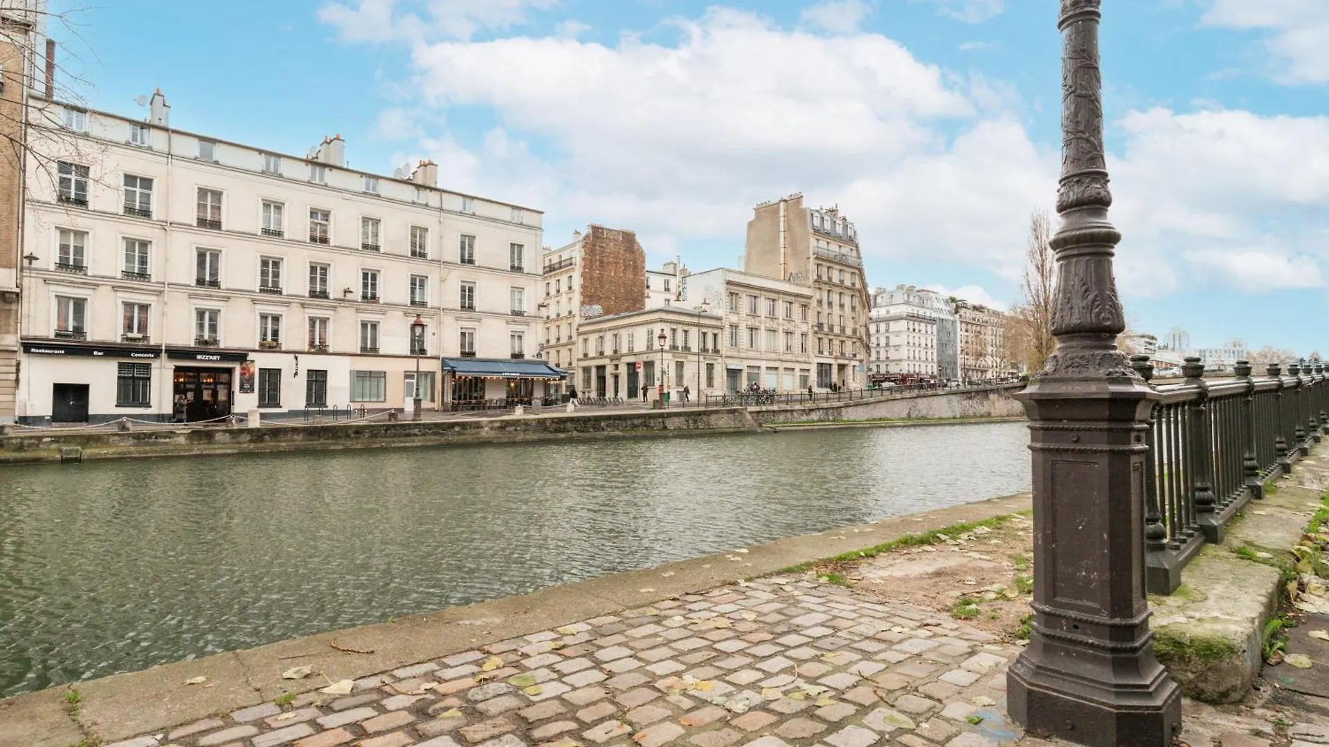 Luxury Apartment On Canal Saint Martin 파리 프랑스