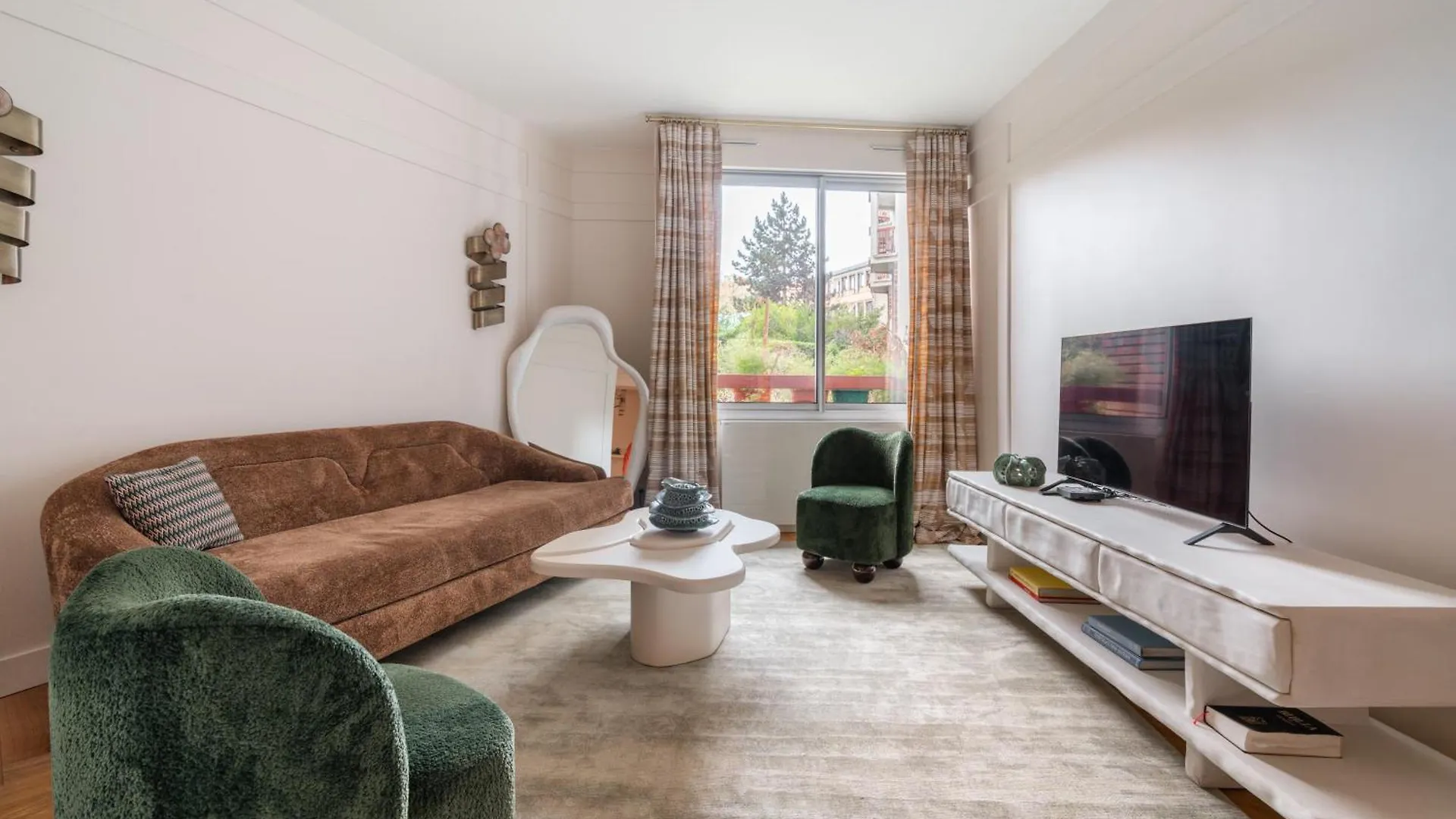Luxury Apartment On Canal Saint Martin Paris