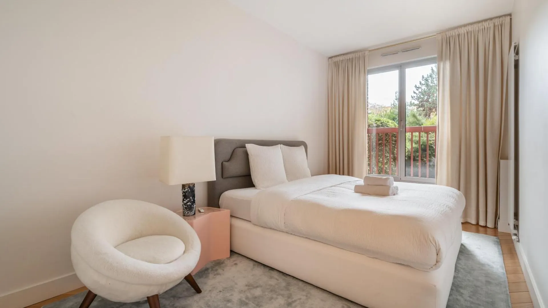 Luxury Apartment On Canal Saint Martin Paris